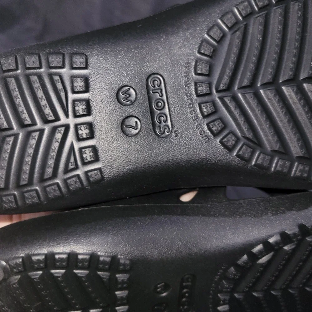 Crocs Iconic Comfort Kadee II Black Flip Flop Sandals Womens Size 7 NWT